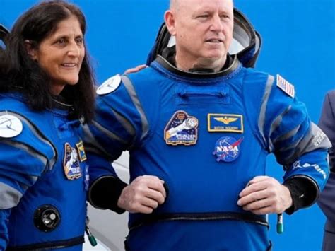 Barry Wilmore Y Sunita Williams Los Astronautas De La Nasa Cumplen