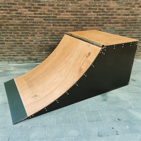 Quarterpipe Broken Banana Ramps