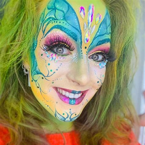 Pin Van The Painted Plume Op Carnival Adult Face Painting Schminken