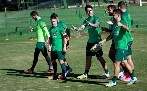 novidade no meio campo Goiás enfrenta o São Paulo