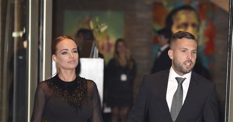 Jordi Alba Et Sa Compagne Romarey Ventura Au Mariage De Lionel Messi Et