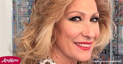 Rosa Benito de años muestra su cuerpo bronceado y firme en bikini en la playa