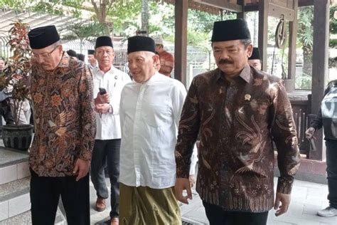 Hadi Tjahjanto Sowan Ke Ponpes Tabuireng Sekaligus Nyekar Ke Makam Gus