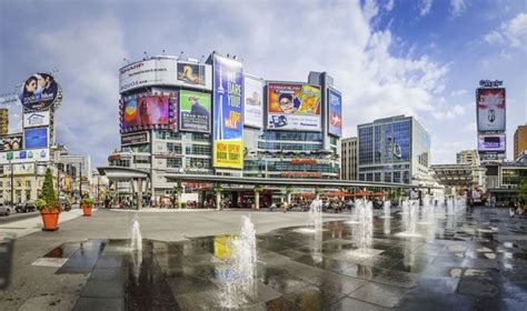 Top 10 Things to Do on Yonge Street in Toronto