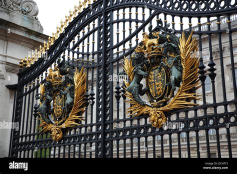 Tore Des Buckingham Palace Fotos Und Bildmaterial In Hoher Aufl Sung