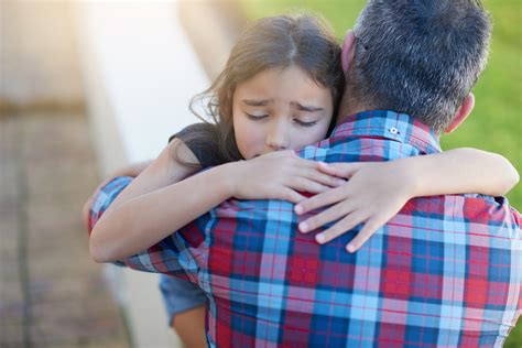 Daddys Hugs Make Everything Better School Mum