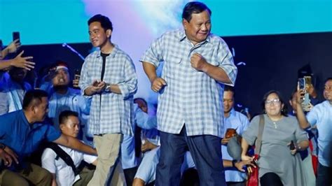 Prabowo Kecil Pernah Digendong Bung Karno Meski Ayahnya Berseberangan