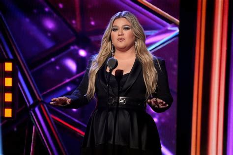 The Voice Coach Kelly Clarkson Speaks Out On Blake Shelton Departure