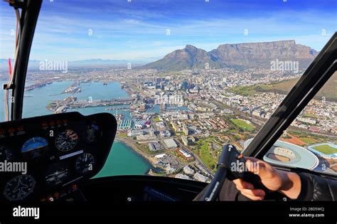 Luftaufnahme Aus Einem Hubschrauber Der In Richtung Kapstadt Cbd Und