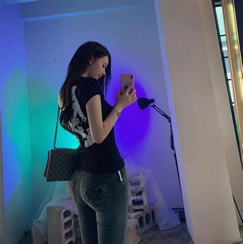 Vòng to vượt cỡ như quả bom di động hot girl phải tung ảnh chụp X quang để chứng minh