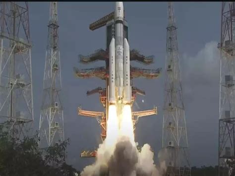 India Puts 36 Satellites In Low Earth Orbit For Wide Broadband Internet