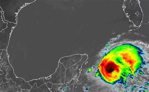 Yucatán Huracán Beryl se degrada a categoría dos