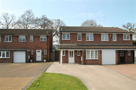 Denton Way Frimley Camberley 3 Bed Semi Detached House £1 450