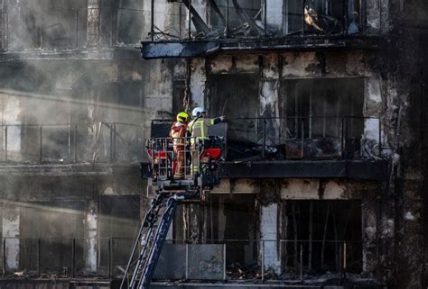 Suben A Cinco Los Muertos En Incendio De Valencia Y Sigue La B Squeda