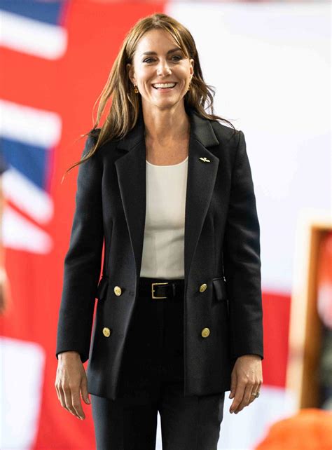 Kate Middleton Declared It S Blazer Season With A Classic Jacket That S