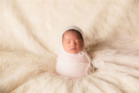 5 Easy Newborn Poses To Try On Your Next Session