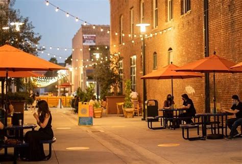 This Historic Alleyway In Pasadena Has Been Turned Into A Picturesque