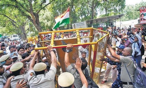 Delhi Police Enter Congress Hq Beat Up Cadre Cops Deny