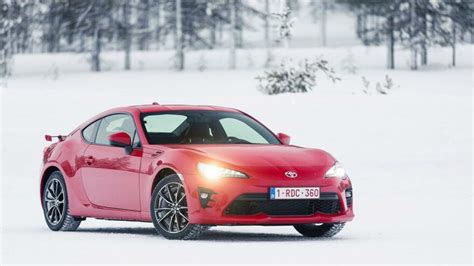 Hilpeä Toyota GT86 saa jatkoa luvassa jälleen yhteistyö Subarun kanssa