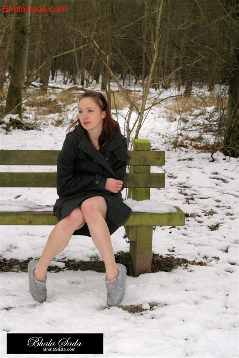 Smoking Hot Chick Opens Her Coat And Shows Her Nice Figure Photos