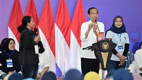 Silaturahmi Dengan Nasabah Mekaar Presiden Dorong Keuntungan Usaha