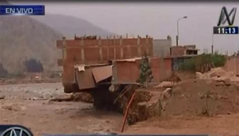 Chosica Al Menos 3 Casas A Punto De Caer Por Crecida De Río Lima El Comercio PerÚ