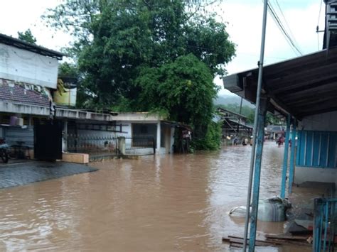 Diguyur Hujan Sejak Pagi Desa Sitiarjo Malang Terendam Banjir JPNN