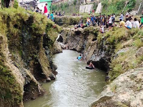 Asyik Berenang Di Sungai Ciliwung Bocah Berusia Tahun Hanyut