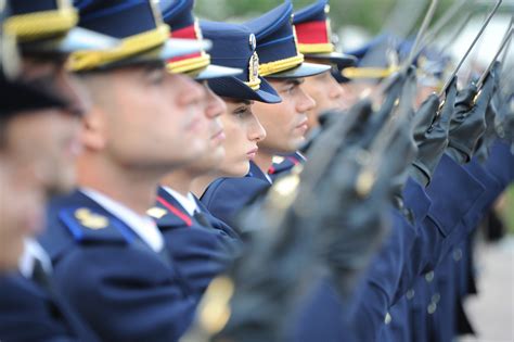 M S De Cadetes Egresaron De La Escuela Nacional De Polic A La