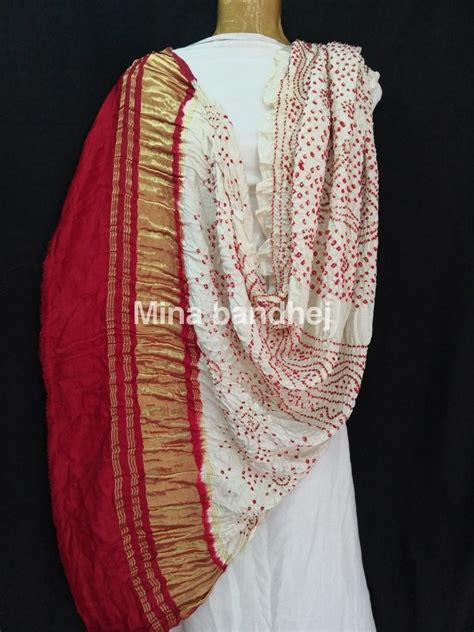 Pure Gaji Silk Red Doted Bandhani Dupatta In White बधन दपटट