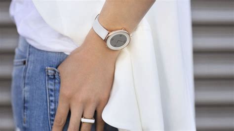 5 Best Stylish Smartwatches For Women To Wear Techfreetricks