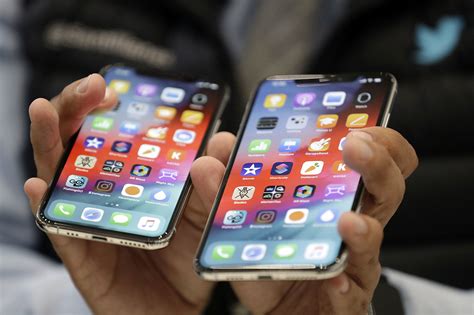 Новые iPhone уже продаются в России до официального старта продаж