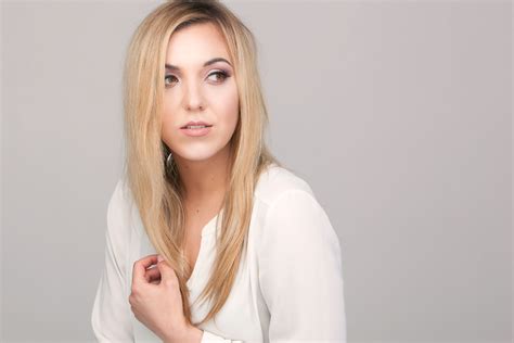 Headshot Leah