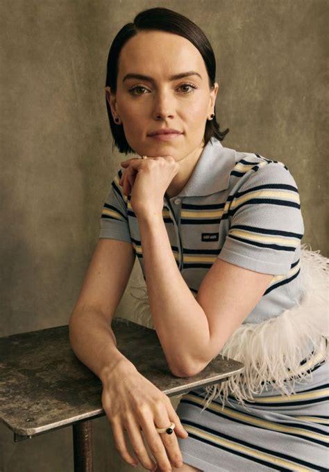 Daisy Ridley Style Clothes Outfits And Fashion Celebmafia