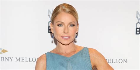 Kelly Ripa Just Shared A Stunning No Makeup Selfie And Fans Are In Awe