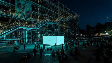 Une Installation Immersive Sign E Tiffany Co Devant Le Centre