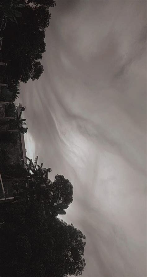 Gambar Langit Hitam Putih Sam Springer