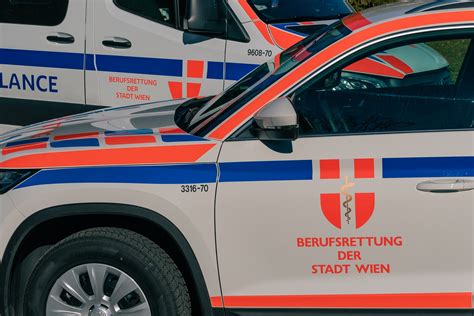 Attacke mit Messer Stange Vier Männer von Quintett in Wien schwer