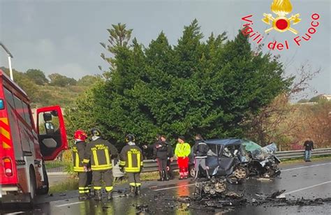 Catanzaro Scontro Tra Due Auto Sulla SS106 Morti Quattro Giovani Un