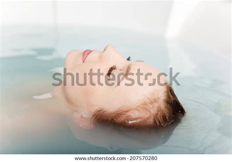 Categoría Hot water immersion tub de fotos e imágenes Shutterstock