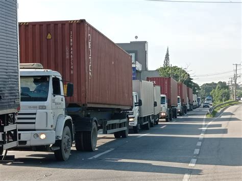 Caminhoneiros Fazem Protesto Contra Roubo De Cargas No Rj Super R Dio