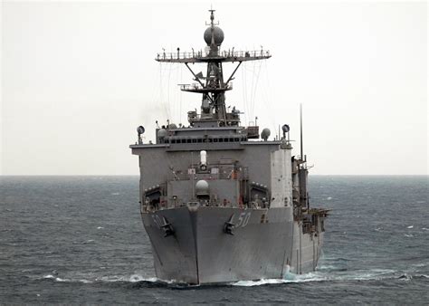 Combatindex LSD 50 USS CARTER HALL