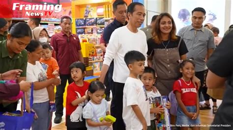 Momen Akhir Pekan Jokowi Ajak Cucu Main Di Playground Mal Jakarta