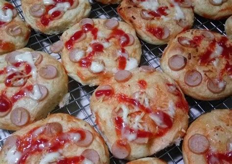 Resep Pizza Mini Empuk Oleh Poppy Fata Cookpad