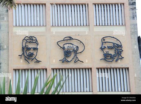 Fidel Castro Camilo Cienfuegos And Che Guevara Relief Old Havana La