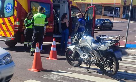 Motociclista tem suspeita de fratura no nariz após acidente no Centro