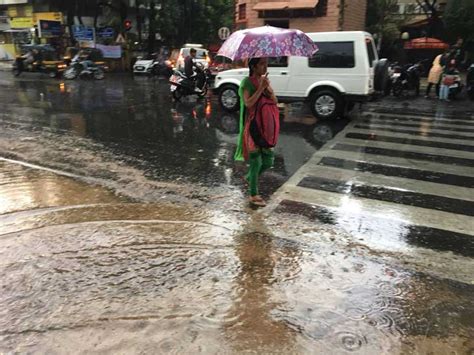 Heavy Rain Accompanied With Windy Wind In Kondhwa Pune पुण्यात सलग