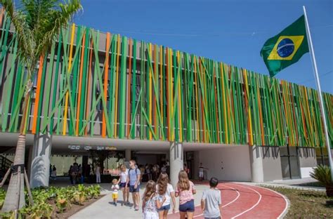 Nova animação da Disney apresenta personagem assumidamente gay e aceito por sua família Pheeno