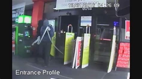 Video Thieves Fail At Stealing Walgreens Atm