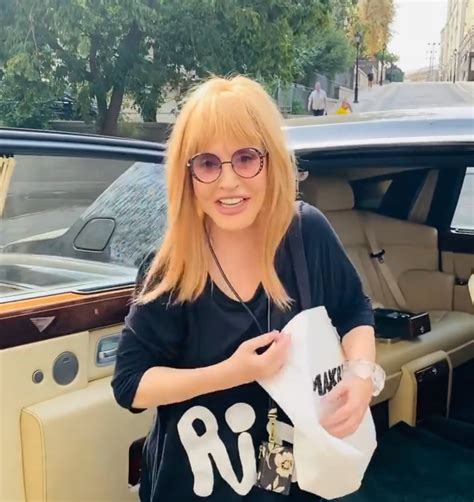 Алла Пугачёва посетила концерт Манижи в Израиле в ярком образе